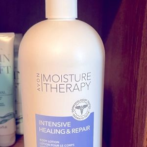 Moisture Therapy healing and repair body lotion. For extra dry skin.